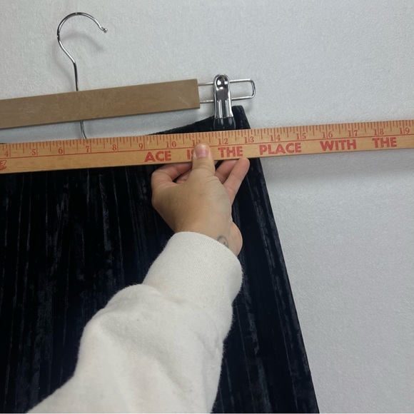 Free People Star Sign Crinkle Velvet Pleated Wide Leg Flare Pants Size S Black - Picture 3 of 9